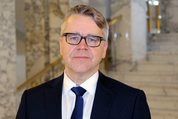 Peter Östman ryhmäpuheessa: Osallistumalla EU:n taisteluosastojen valmiusvuoroon Suomen ja EU:n päätöksentekokykyä hiotaan ja parannetaan