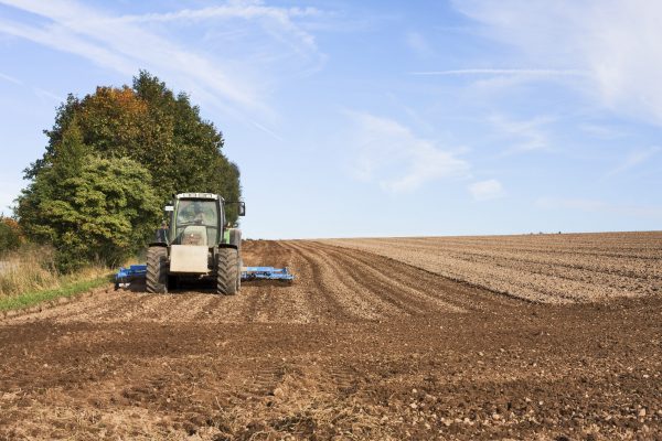 Essayah hoputtaa hallitusta maatalouden kriisipaketin toteutuksessa – ”Vitkastelu on nyt vastuuttomuutta”
