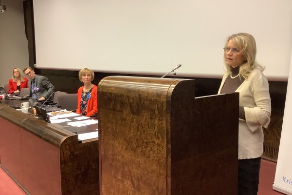 Päivi Räsänen katsauksessaan puoluevaltuustolle: "Rikoksiin ajautuneille nuorille, myös alle 15-vuotiaille on saatava rajat"