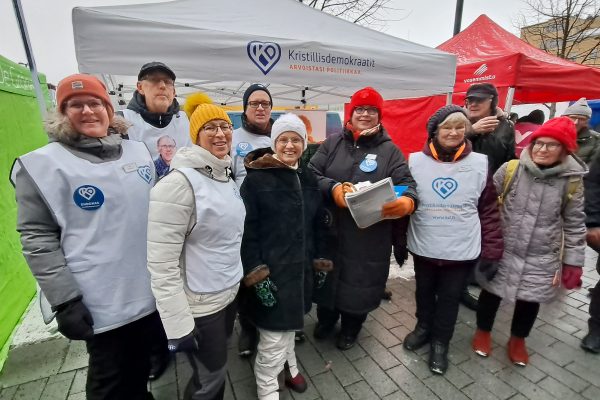Järjetön päätös Kela-korvausten romuttamisesta on kumottava: "Hoitovelkaa purettava julkisen ja yksityisen sektorin yhteistyöllä"