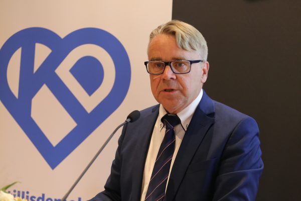Peter Östman puoluekokoukselle: Kristillisdemokraateilla mutkaton ja luonteva yhteys kaikkiin hallitusryhmiin