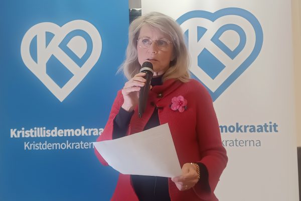 Päivi Räsänen katsauksessaan: "Kansanlaisaloite eheytyshoidoista kaventaisi sanan- ja uskonnonvapautta"