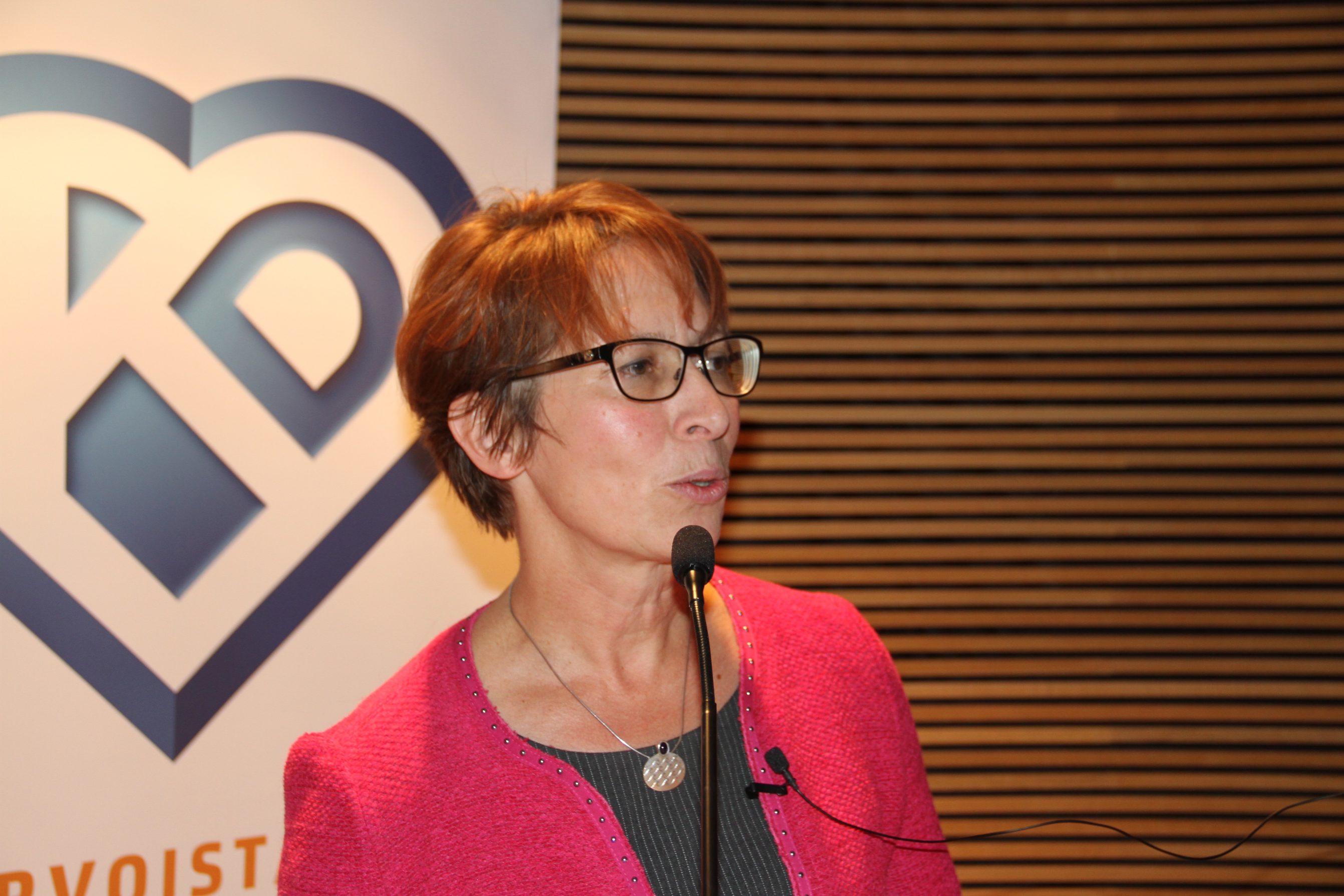 Sari essayah perhe 04 image