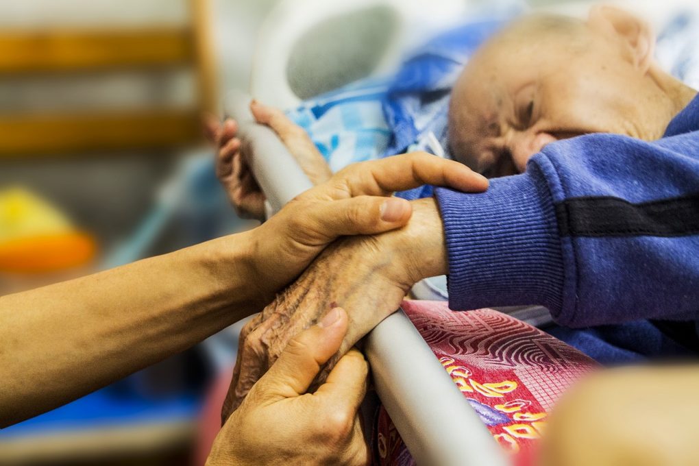 Hyvinvointialueiden sopeutustoimet uhkaavat heikentää ikäihmisten palveluita