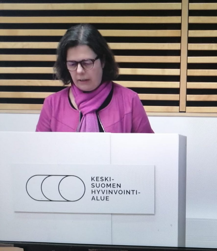 Keski-Suomen hyvinvointialueen palvelustrategiassa on hyvä rakenne, arvioi Keski-Suomen KD:n Marika Visakorpi-Kemppainen.