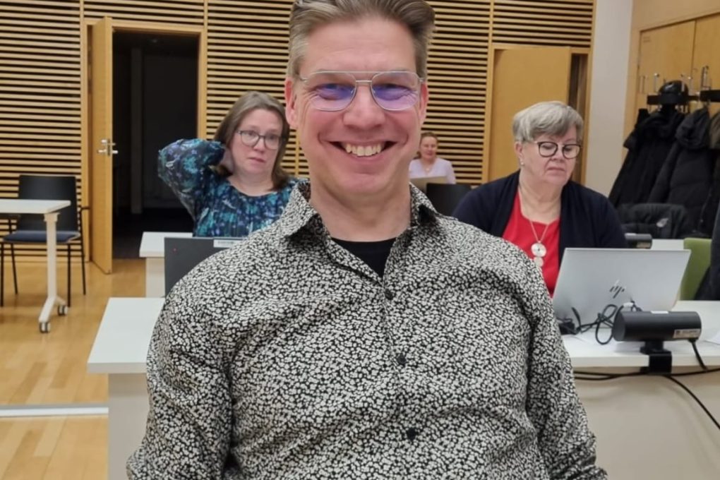 Aluevaltuutettu Petri Räihä lasten palvelupoluista: "Keskeisintä on se, uskaltaako lapsi luottaa"