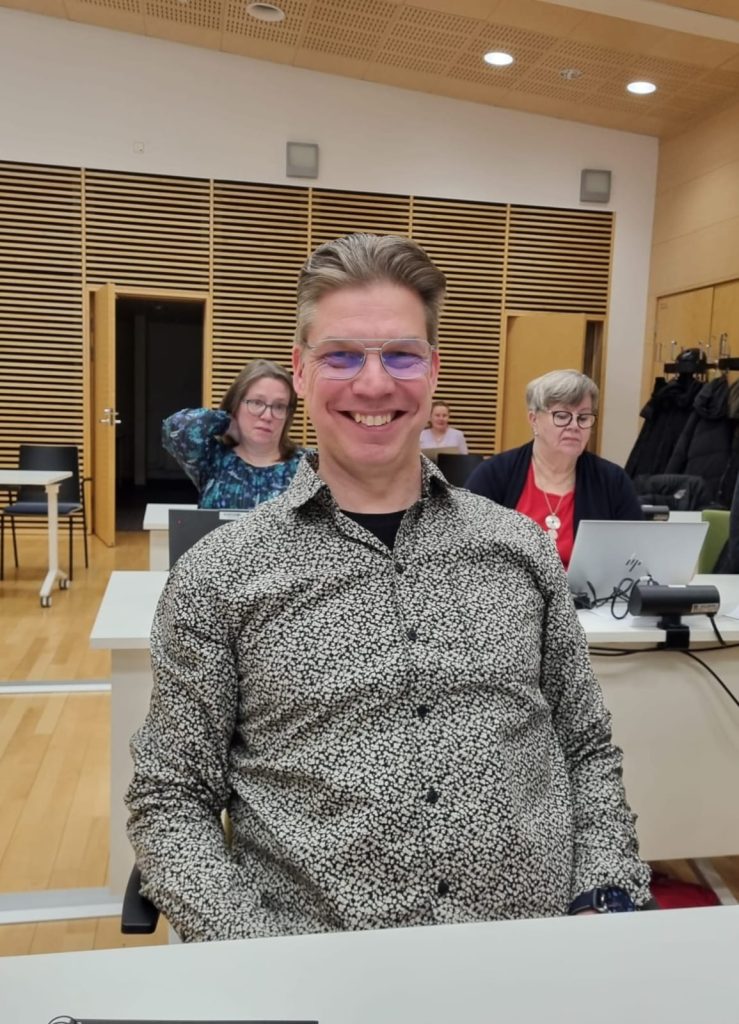 Aluevaltuutettu Petri Räihä Keski-Suomen hyvinvointialueen aluevaltuustossa helmikuussa 2026.